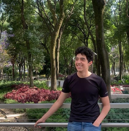 Leonardo es embajador estudiantil del Tec de Monterrey, y con ello, comparte su experiencia con nuevas generaciones