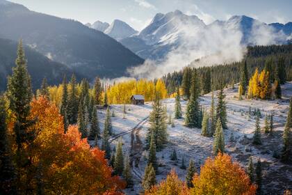 Leonardo finalmente regresó allí donde su mente, cuerpo y alma respiran mejor, un rincón del mundo que le recuerda a su suelo originario, pero que hoy se alinea mejor con su estilo de vida y su pasión por la fotografía.