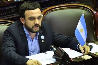 "Sigue siendo yeta". Un diputado K criticó a Menem sin nombrarlo