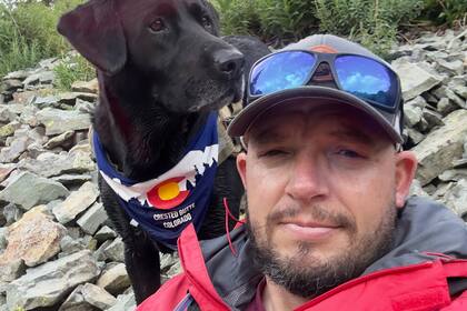 Leonardo, junto a su amigo fiel.