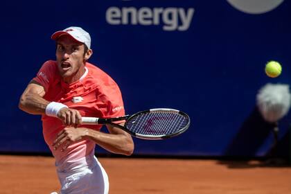 Leonardo Mayer ganó en sets corridos en el court central