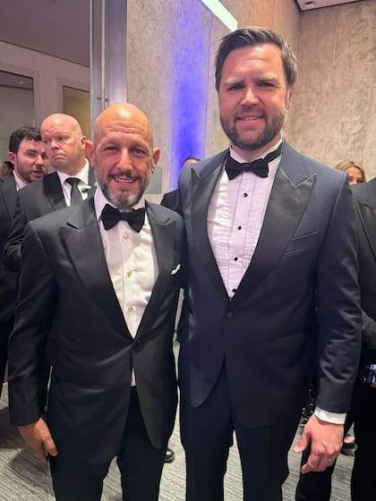 Leonardo Scatturice, con el vicepresidente norteamericano, JD Vance, en Washington.