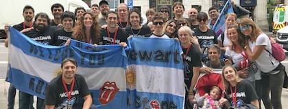 Leonardo Sequeira con sus compañeros de recitales, en Londres