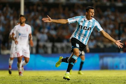 Leonardo Sigali marcó el tercero ante Huracán