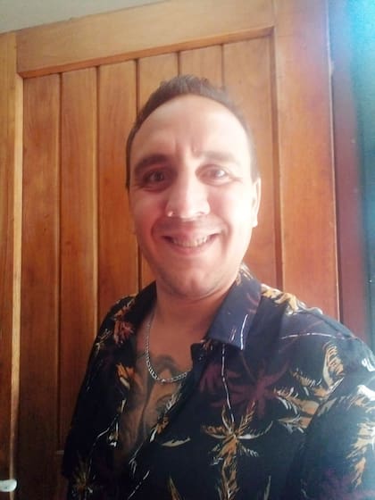 Leonardo Vilches vive con sus padres y su hermana y busca reinsertarse en los medios