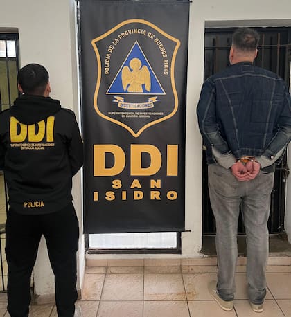 Leonardo Viqueira, detenido por personal de la DDI San Isidro en su casa de Olivos