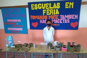 Leonel Valdez en la Feria de Ciencias en su escuela rural