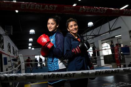 Leonela y Dayana Sanchez, juntas en la vida, peleando en todos los frentes