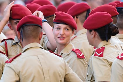 Leonor junto a sus compañeros de primer curso de la Academia General Militar el viernes 6 en la ceremonia de ofrenda a la Virgen del Pilar.
