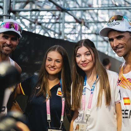 Leonor y Sofía de Borbón fueron las royals más populares de la Villa Olímpica. La princesa de Asturias y su hermana, la infanta Sofía charlaron con deportistas de todo el mundo, haciendo gala de su simpatía