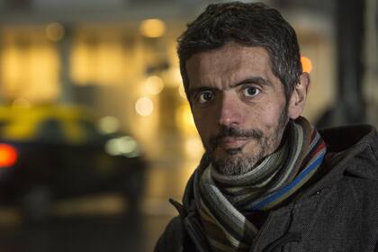 Brizuela vive desde hace varios años en La Plata y trabaja en la Biblioteca Nacional al rescate de archivos de escritores argentinos