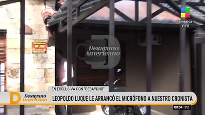 Leopoldo Luque se llevó el micrófono del periodista a su casa
