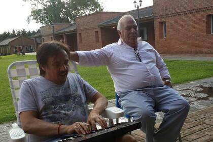 Lerner estuvo con Cacho, acompañándolo en este difícil momento