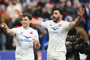 Francia derrotó a Escocia entre tarjetas, incidencias y buen rugby, y sueña con el Seis Naciones