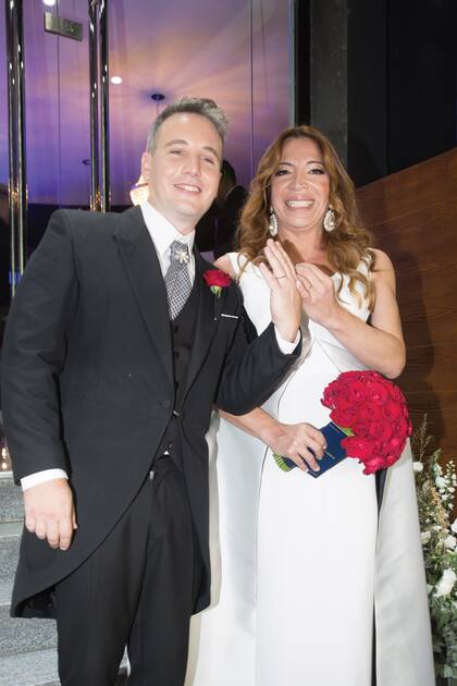 “Les deseo muchas felicidades, que tengan una vida armoniosa (…). Espero que por muchos años estén juntos, que sean felices y que disfruten de la vida”, les dijo Mirtha a los recién casados.