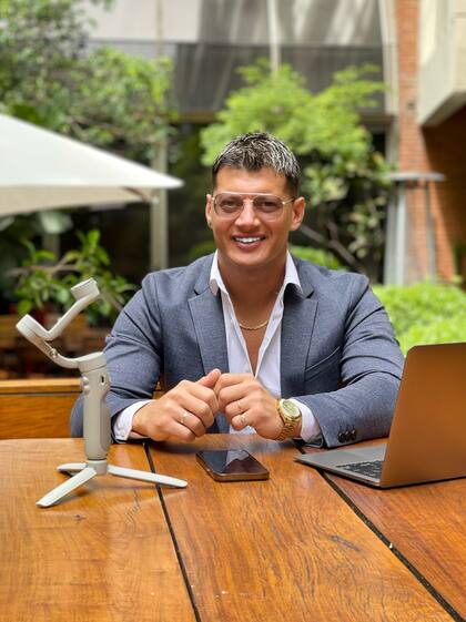 les digo a los jóvenes que apuesten por la Argentina, pero siempre partiendo de la base de preguntarse qué es lo que uno puede aportarle al país y no lo que el país te está dando”.