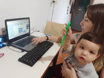 "Les enseño a crear una marca personal sólida, a vivir de su conocimiento, a ser libres”.