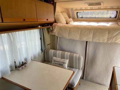 Les llevó dos meses acondicionar el camper.