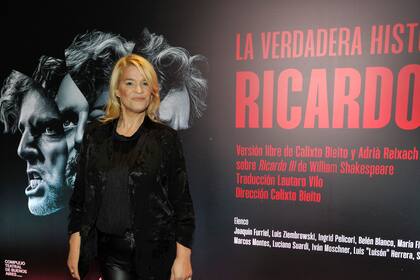 Leticia Brédice, que recientemente reveló que atraviesa un mal momento económico por falta de trabajo, disfrutó la función en compañía de colegas y amigos