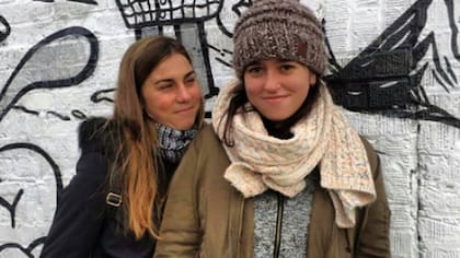 Leticia Siciliani junto a su novia, Delfina