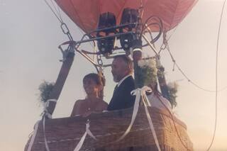 Se casaron en un globo aerostático y hoy, ya jubilados, emprenden un viaje fascinante