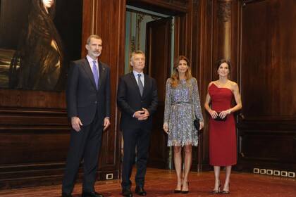 Letizia junto a Felipe VI, Mauricio Macri y Juliana Awada en la recepción que brindaron los reyes de España en el hotel Four Seasons