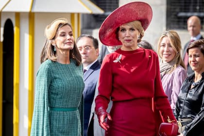 Las reinas Máxima y Letizia se reencontraron en Ámsterdam y sus looks causaron furor