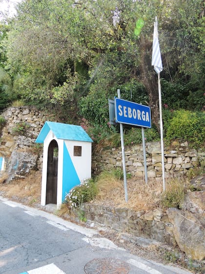 Letrero de Seborga en la frontera. Está entre Bordighera y San Remo.