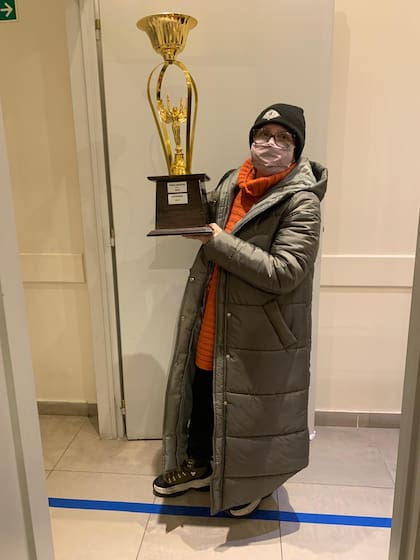 Levantar ese trofeo tras superar el cáncer simboliza no solo una victoria personal, sino también un homenaje a su resiliencia y determinación