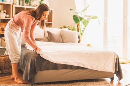 Levantarse y tomarse el tiempo de armar la cama es una buena manera de comenzar el día