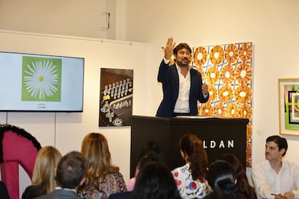 "Levanten bien la mano, no quiero perderme ninguna oferta. Cada peso cuenta para colaborar con el trabajo de la Fundación"