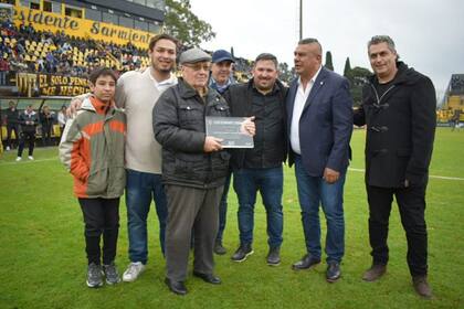 Levy y Claudio Tapia se pusieron de acuerdo para celebrar el cincuentenario del estadio de Almirante Brown con un partido entre el club y el seleccionado argentino sub 20, en una jornada en la que la selección femenina jugó contra un equipo de un sindicato en el mismo lugar.