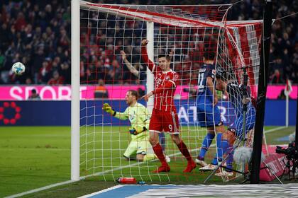 Lewandoski celebra: Bayern Munich gana y sigue como líder de la Bundesliga