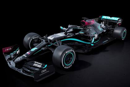 El modelo W11 de Mercedes lucirá de negro, color que reemplazará al mítico plata que identifica a la escudería; un gesto para Lewis Hamilton y un modo de disculpar la historia: en la década del 30, en algunas oportunidades los autos llevaron la cruz esvástica