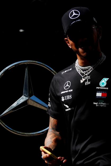 Lewis Hamilton, un activista en las marchas y también desde las redes sociales; el séxtuple campeón de la Fórmula 1 agitó a la categoría con sus mensajes, descubrió apoyo en pilotos y también fustigó declaraciones de Bernie Ecclestone