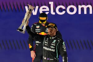 La mente fría de Lewis Hamilton y las malas artes de Max Verstappen