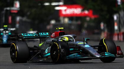 Lewis Hamilton, con Mercedes, en el Gran Premio de Azerbaiyán de 2022; "la carrera más dura y dolorosa de mi vida", apuntó el séptuple campeón, que sufrió más que nadie en Bakú el efecto rebote.
