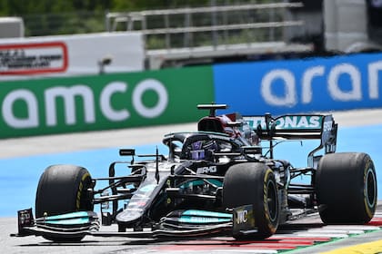 Lewis Hamilton, con su Mercedes, largará en el cuarto lugar en el Gran Premio de Austria.