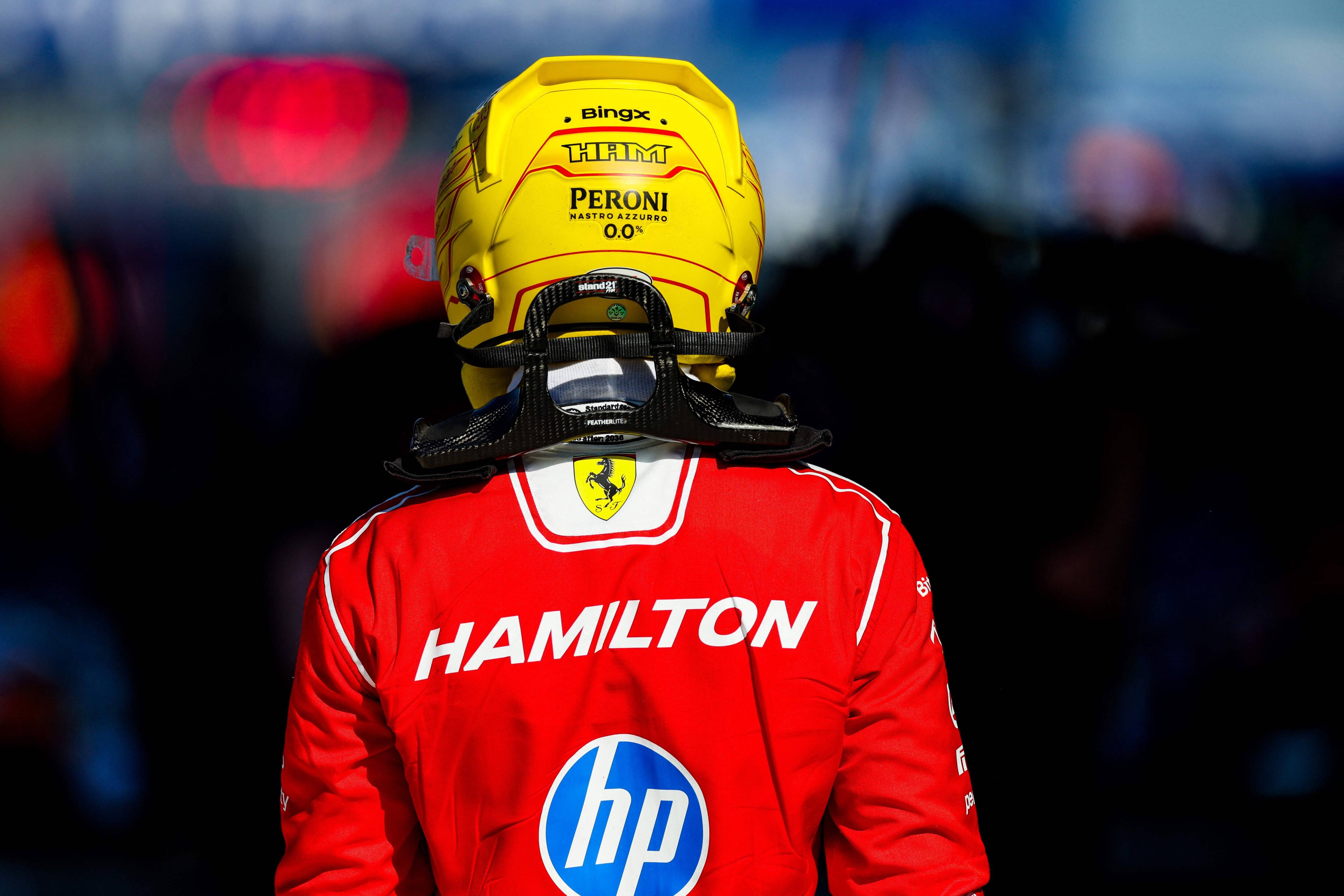 Hamilton muestra el dedo medio a Colapinto tras un toque en el GP de Miami — image 6