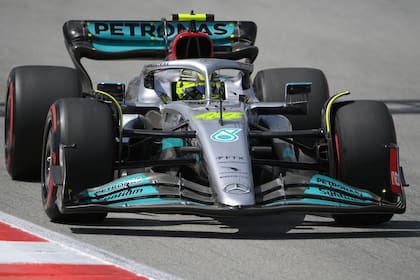 Lewis Hamilton fue sexto en la primera tanta de entrenamientos. (Photo by LLUIS GENE / AFP)