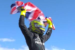 Hamilton volvió a la victoria en la Fórmula 1 y se coronó en la mejor carrera del año en Silverstone