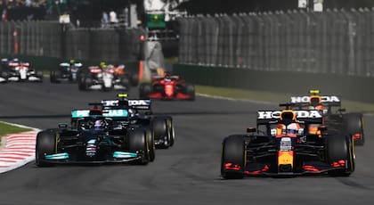 Lewis Hamilton largará décimo y Max Verstappen partirá segundo en el Gran Premio de San Pablo de Fórmula 1.