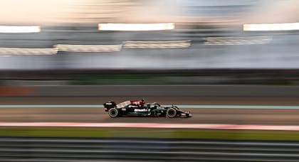 Lewis Hamilton mantiene una diferencia de 11 segundos sobre Verstappen