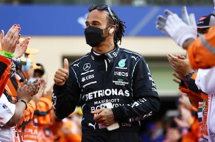 Lewis Hamilton se quedó sin la octava consagración en Fórmula 1, pero expresó su respaldo a Latifi, el piloto que desencadenó, indirecta e involuntariamente, su debacle en Abu Dhabi.