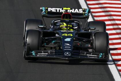 Lewis Hamilton sumó un nuevo podio y enseñó las mejoras en Mercedes; un fallo del piloto, la indecisión en la estrategia de una o dos paradas y un error en el pitstop conspiraron contra las posibilidades del británico de pulsear por el triunfo