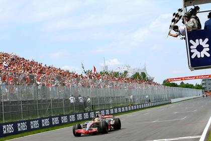 Lewis Hamilton y un arranque magnífico con McLaren en la Fórmula 1: sin victorias, pero con cuatro podios en el póquer de circuitos que abrieron el fuego en 2007