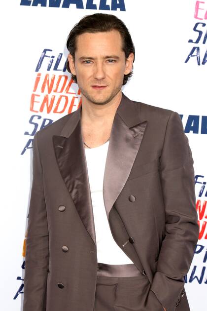 Lewis Pullman tiene 32 años, es actor e hijo de Bill Pullman