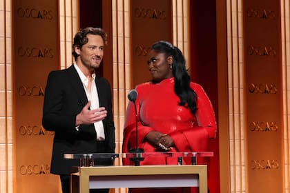 Lewis Pullman y Danielle Brooks, en un momento del anuncio de las nominaciones al Oscar, este jueves en Los Angeles