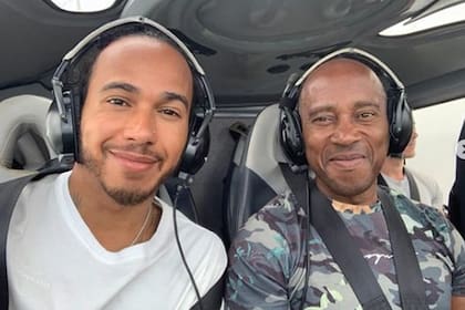 Lewis Hamilton y su foto con el padre: fue porel mensaje que le envió en su cumpleaños 60, en mayo pasado