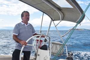 Leyba en el Adriático rumbo a Split, Croacia, con su velero Alazán.